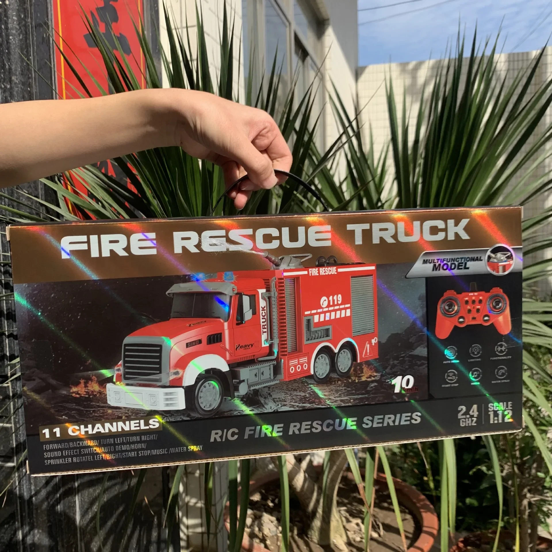 2.4G RC Fire Engine Car with S - Fire Escape Ladder 评论和价格